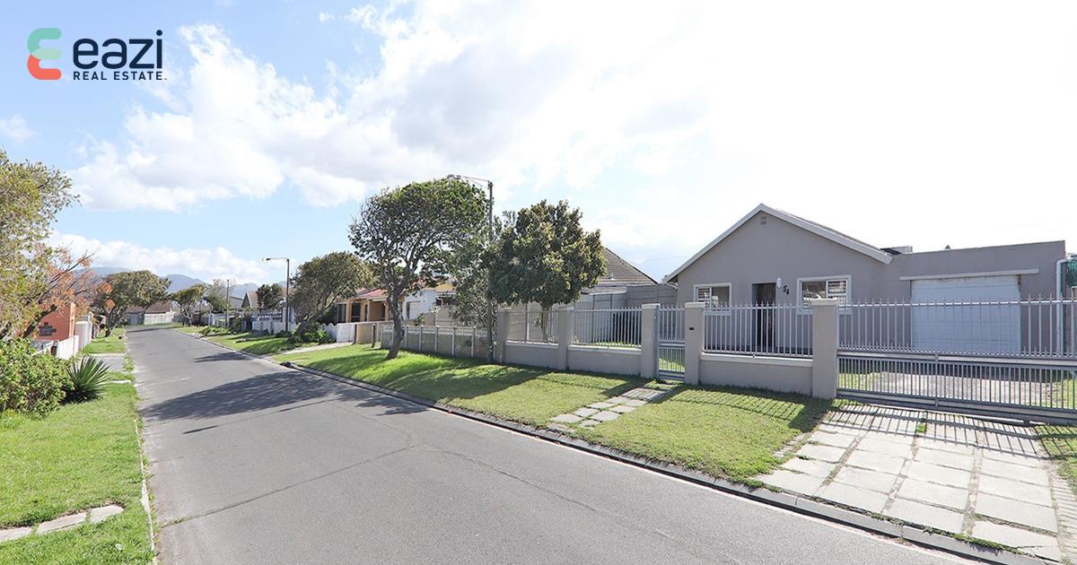 4 Bed Home For Sale in Lotus River (R 1,795,000)