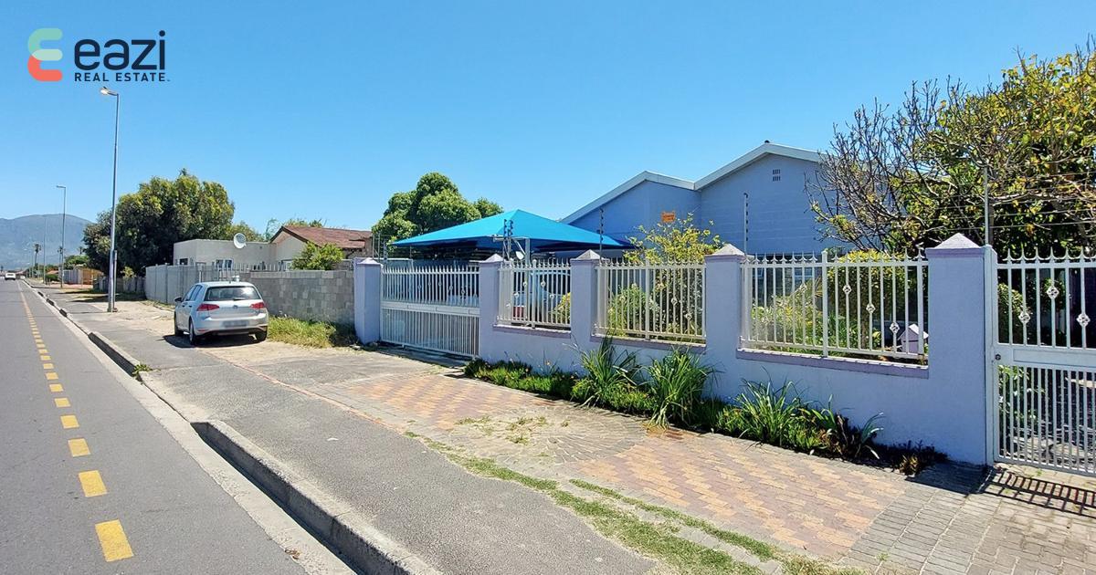 4 Bed Home For Sale in Lotus River (R 1,995,000)