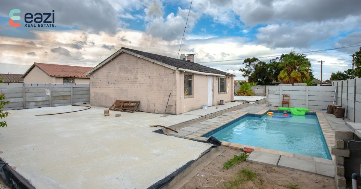 2 Bed Home For Sale in Grassy Park (R 1,300,000)